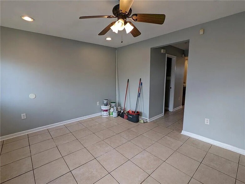 Building Photo - 307 E Liberaux St