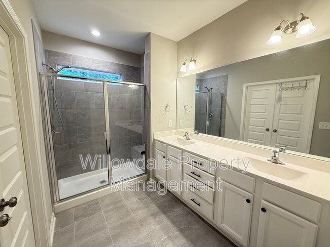Building Photo - 1059 Lathrop Ln