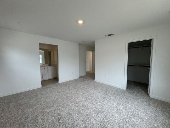 Building Photo - 10962 Admiral Cv Wy