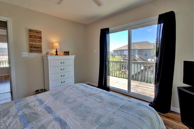 Building Photo - Surf City - 3BR 2BA Pet Friendly Cottage O...
