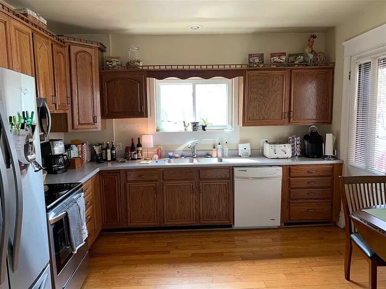 Building Photo - 610 Fenelon Pl