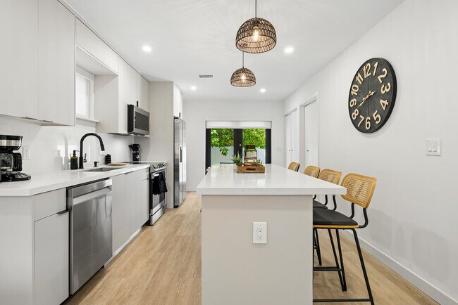 Building Photo - 3737 Frow Ave