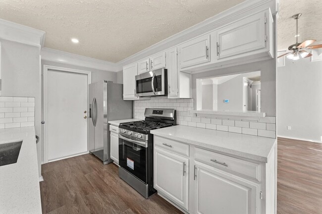 Building Photo - 14003 Vinehill Dr