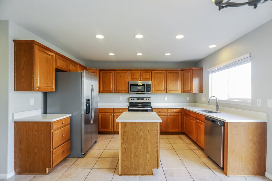 Building Photo - 19277 E 39th Ave