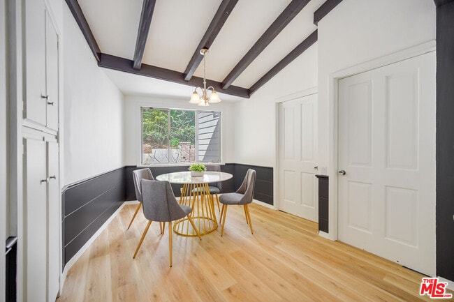 Building Photo - 926 N Alpine Dr