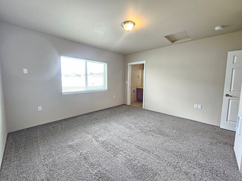 Building Photo - 5205 -5207  E. Upriver Dr.