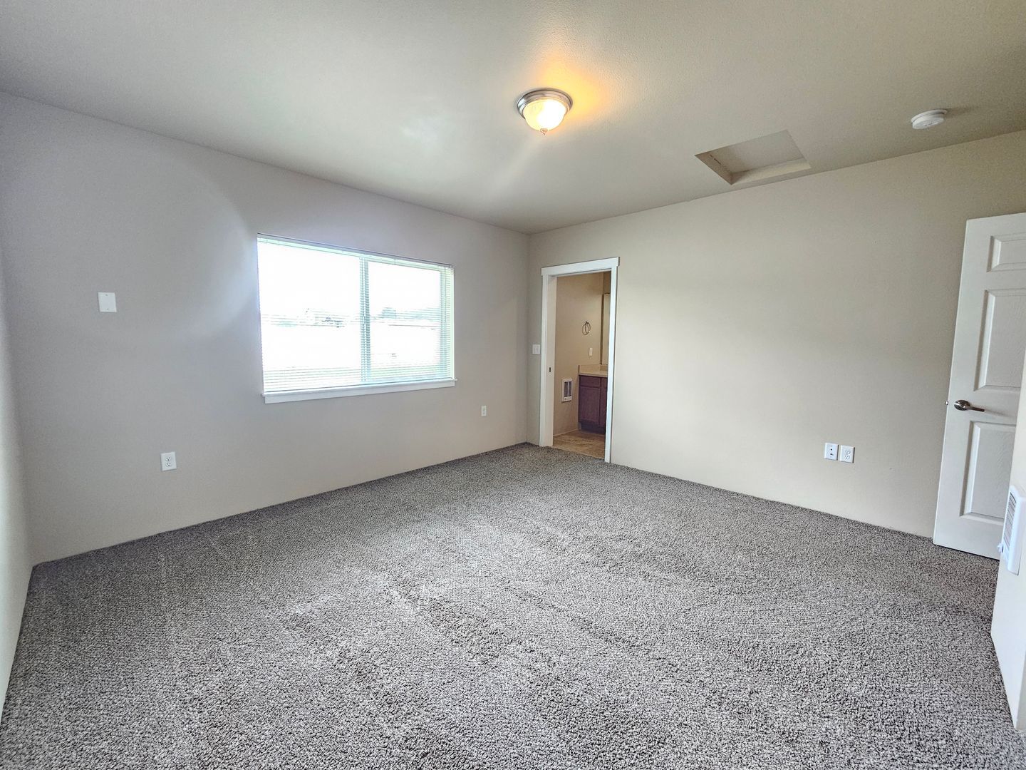 Building Photo - 5207-5207 E Upriver Dr