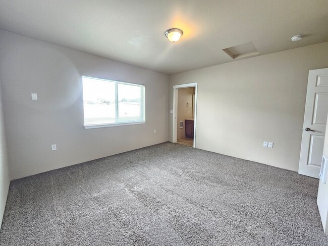 Building Photo - 5207-5207 E Upriver Dr