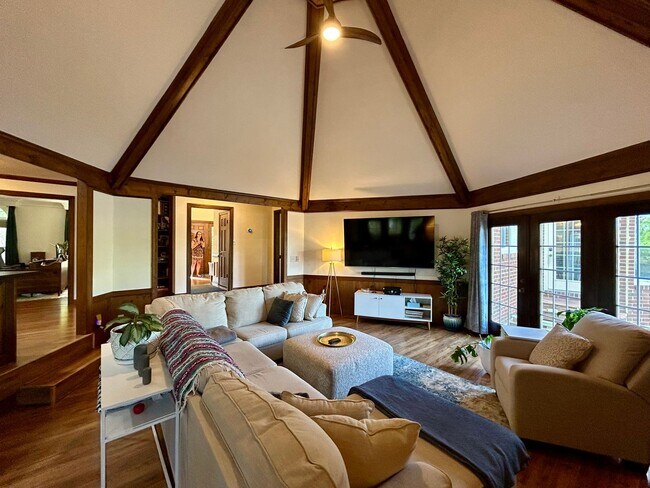 Building Photo - 805 De La Fayette Ct