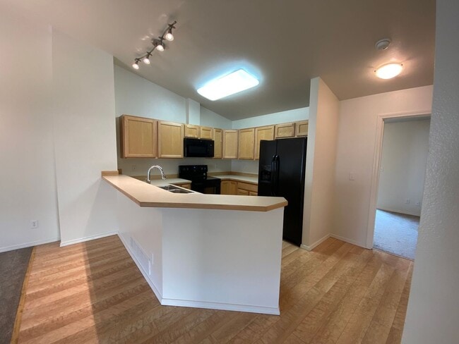 Building Photo - 3 Bed / 2 Bath / 2 Car Garage Townhouse in Eagle River has views for days!!