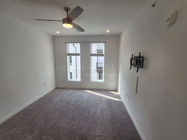 Building Photo - 383 Grant Cir SE