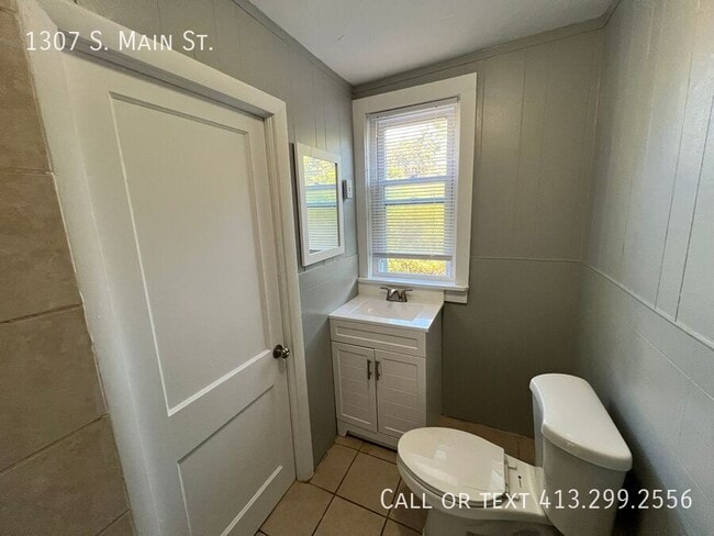 Building Photo - 1307 S Main St