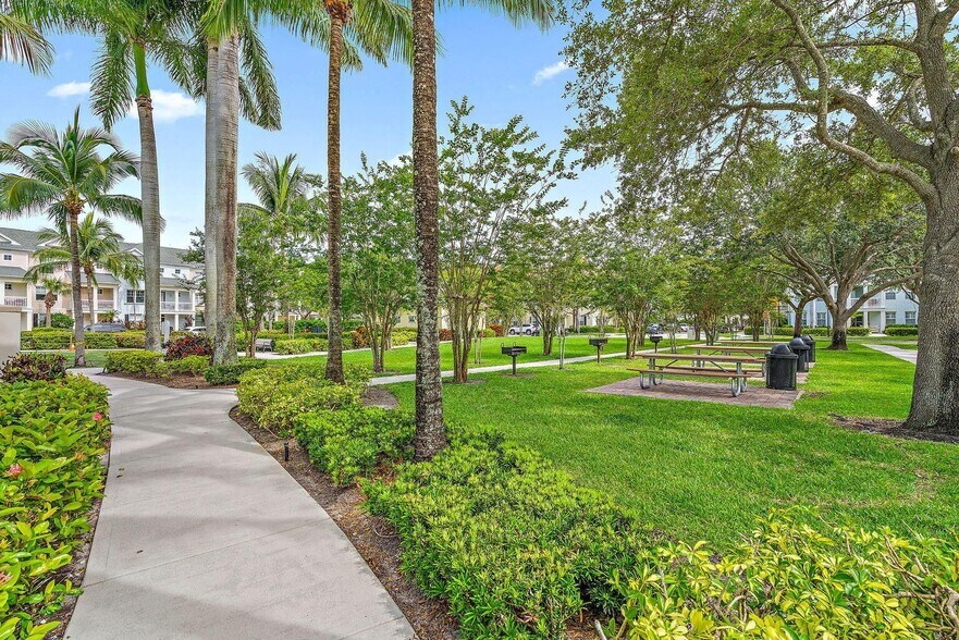 Building Photo - 255 Murcia Dr