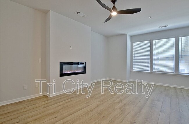 Building Photo - 250 Cobalt Dr