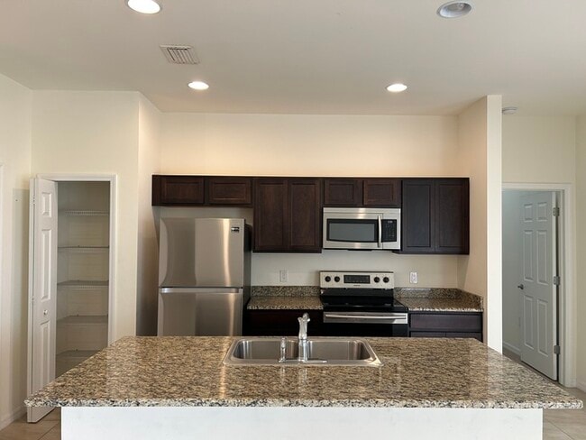 Building Photo - NW Cape Coral Single Family Home