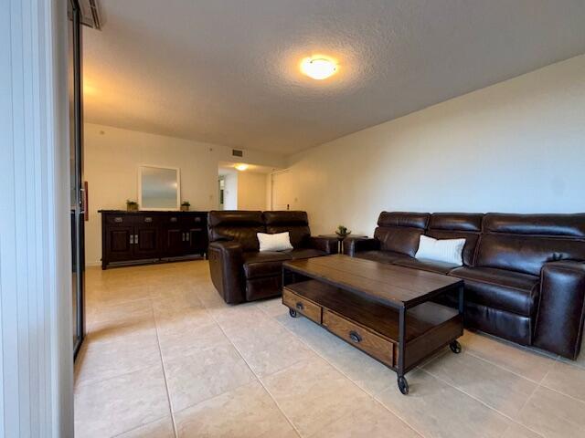 Building Photo - 2025 Lavers Cir