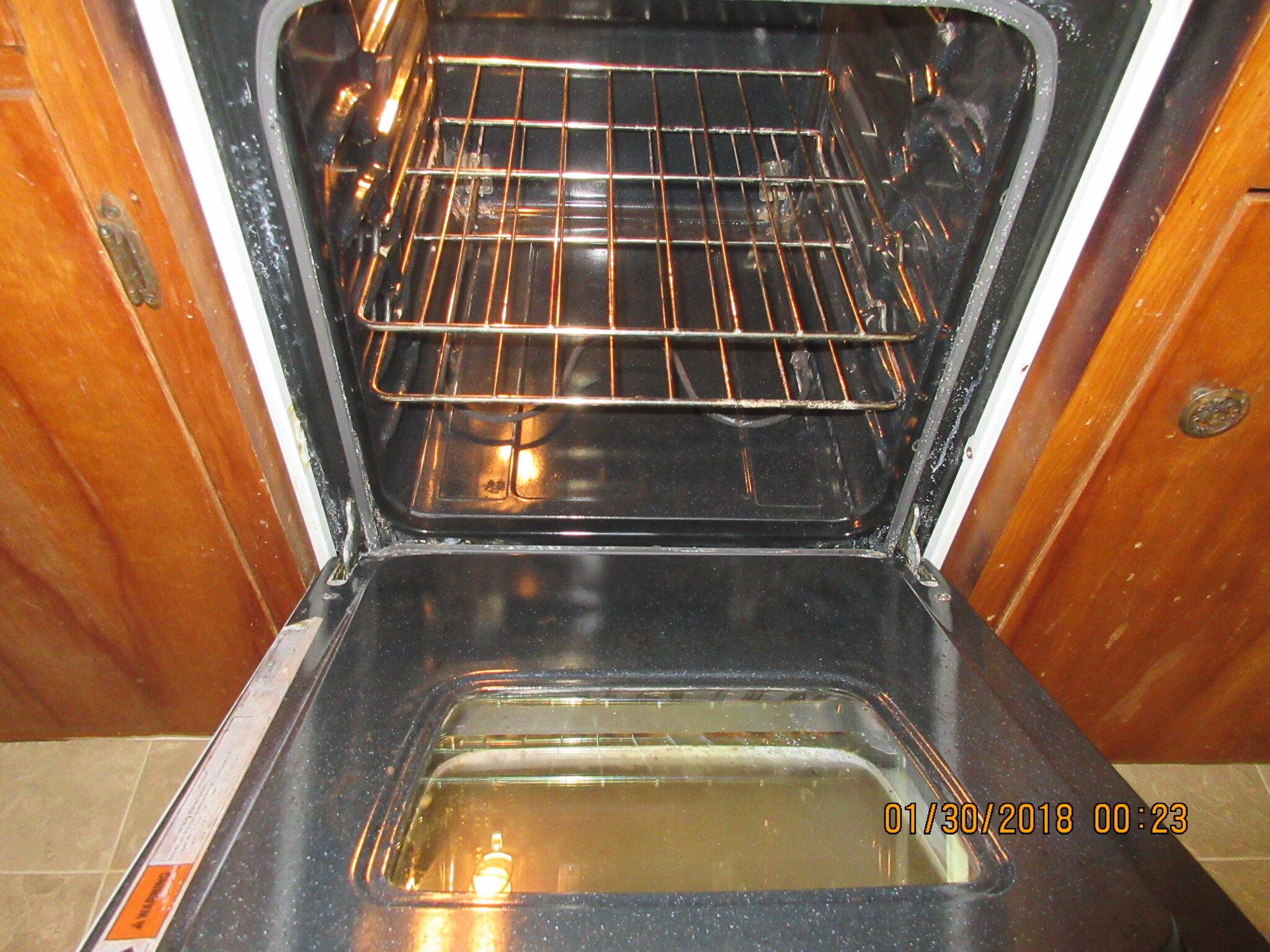 apartment size oven - 100 Harmon St