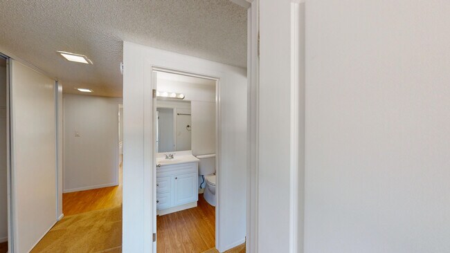Building Photo - 827 Las Gallinas Ave
