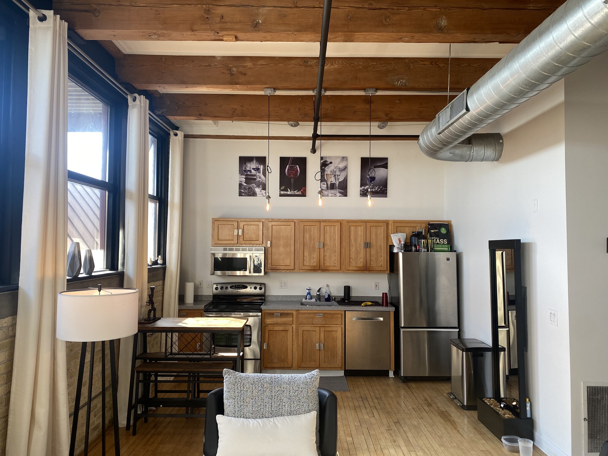 Building Photo - 215 W Maple St