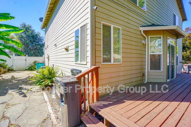 Building Photo - 304 NW 96th St