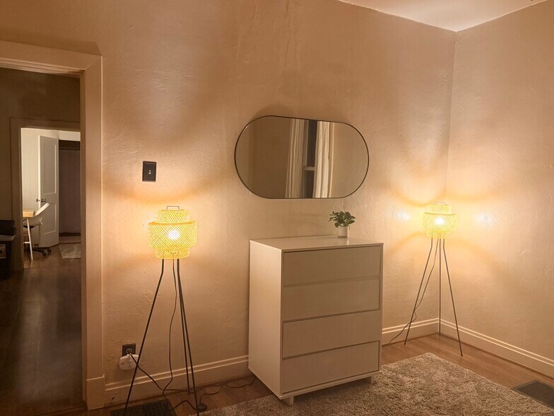 Building Photo - 1924 Macklind Ave