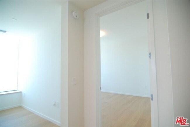 Building Photo - 889 Francisco St