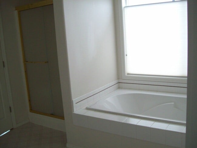 Building Photo - 12556 NW Brimpton Ct