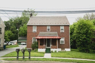 Building Photo - 914 Hellertown Rd