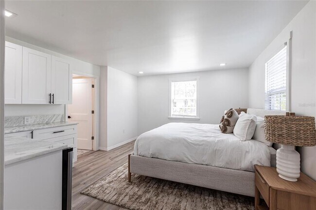 Building Photo - 640 Broadway St