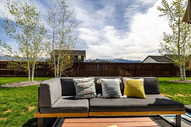 Building Photo - Beautiful home in Ryen Glenn with Fantasti...