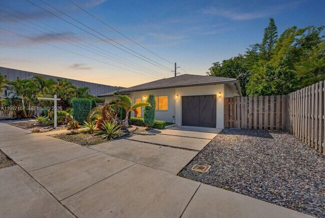 Building Photo - 1126 NE 16th Ct