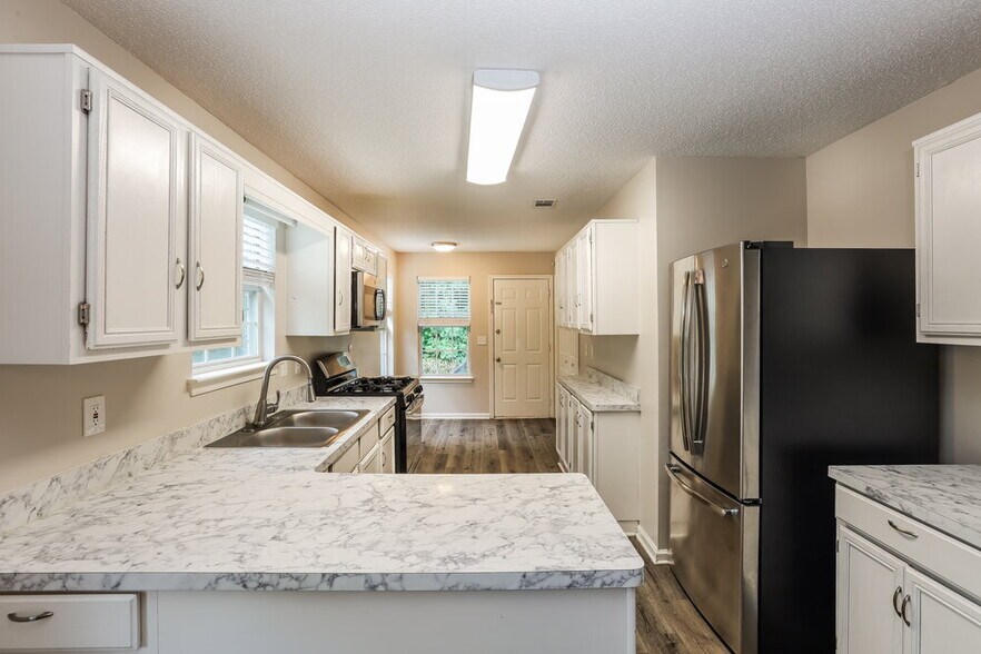 Building Photo - 1310 Waterton Trail