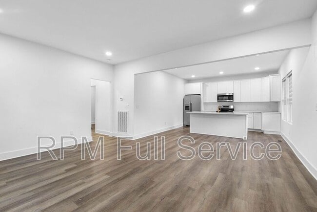 Building Photo - 1405 14th Ave N