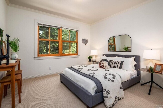 Building Photo - FIVE BEDROOM THREE AND HALF BATH HOME ON C...