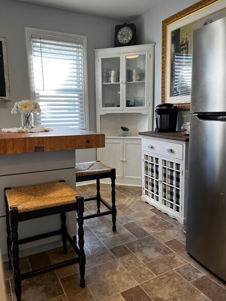 Kitchen - 52 Madison Pl