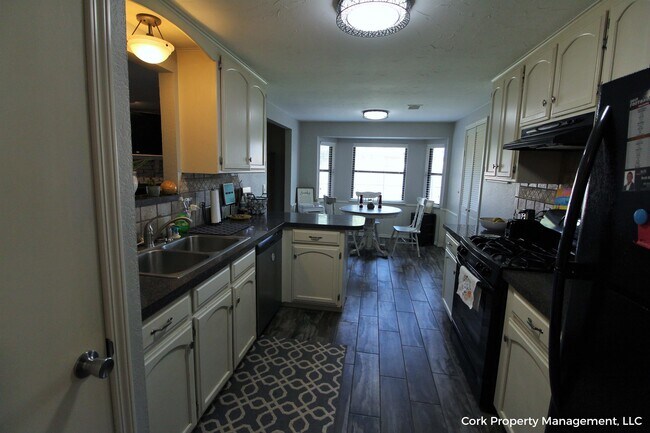 Building Photo - 1301 Del Norte Dr