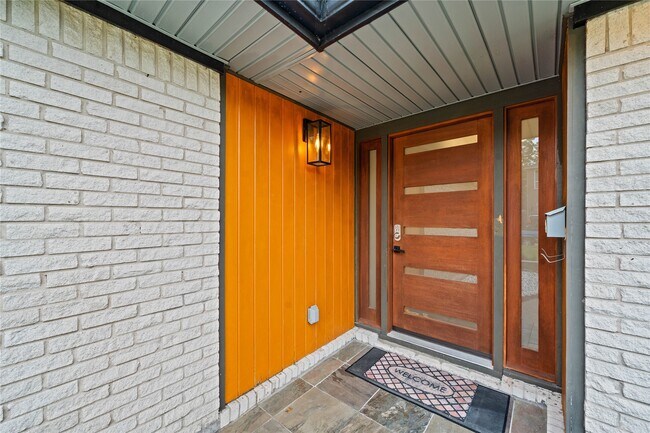 Building Photo - 9022 Quebec Dr