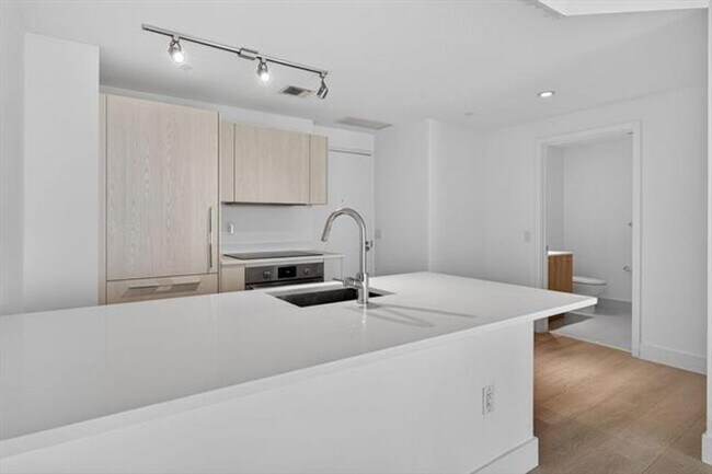 Building Photo - 501 NE 31st St