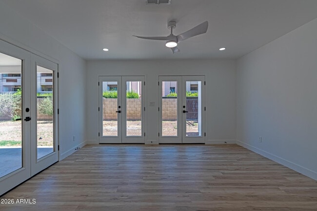 Building Photo - 3035 E Heatherbrae Dr