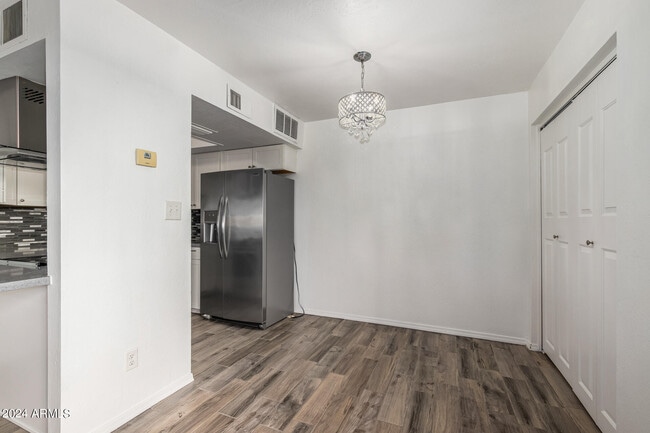 Building Photo - 4718 W Orangewood Ave