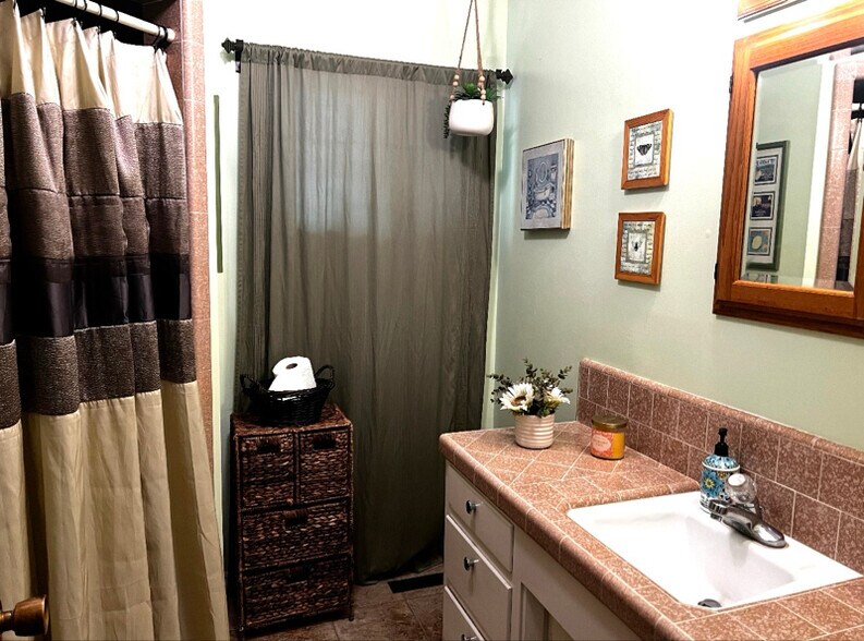 Building Photo - 2 W Campus Ave.