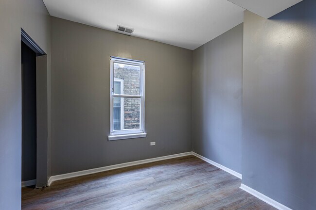 Building Photo - 2446 W 69th St