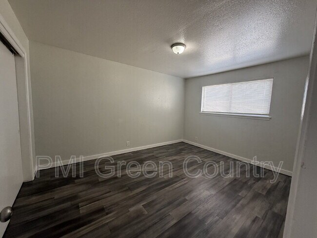 Building Photo - 917 N Yale Ave