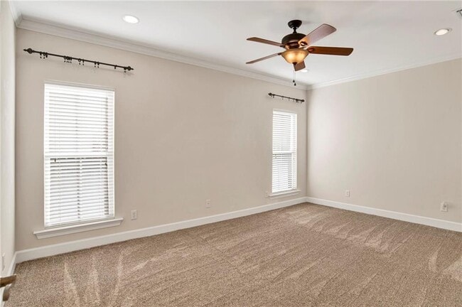 Building Photo - 6035 Magnolia Pl E