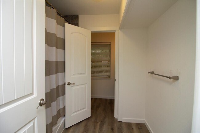 Building Photo - 7 Woody Creek Dr