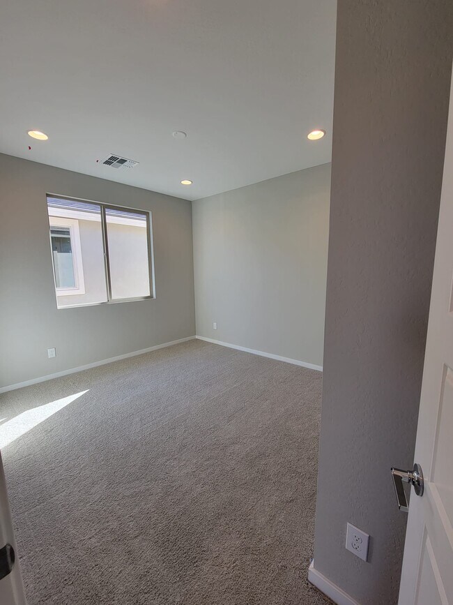 Building Photo - 3539 E Louise Dr