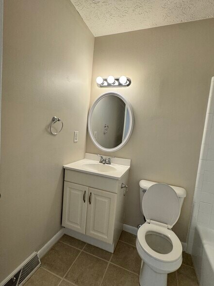 Building Photo - 308 E Tiverton Way