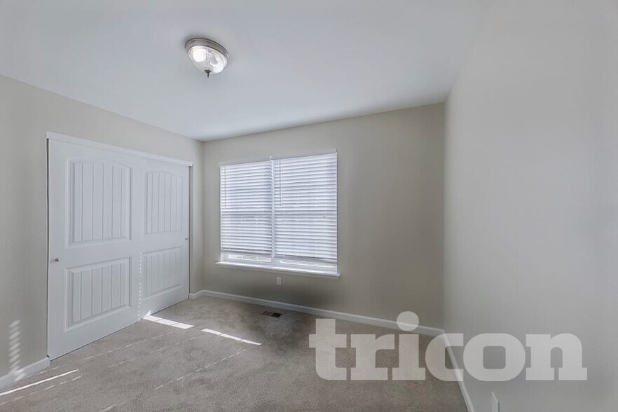 Building Photo - 227 Essex Ct