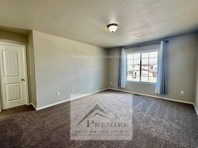 Building Photo - 3864 Saguaro Cir