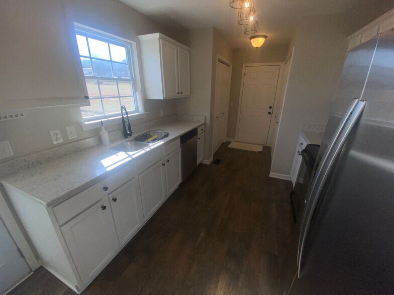 Building Photo - 542 Rogers Ln
